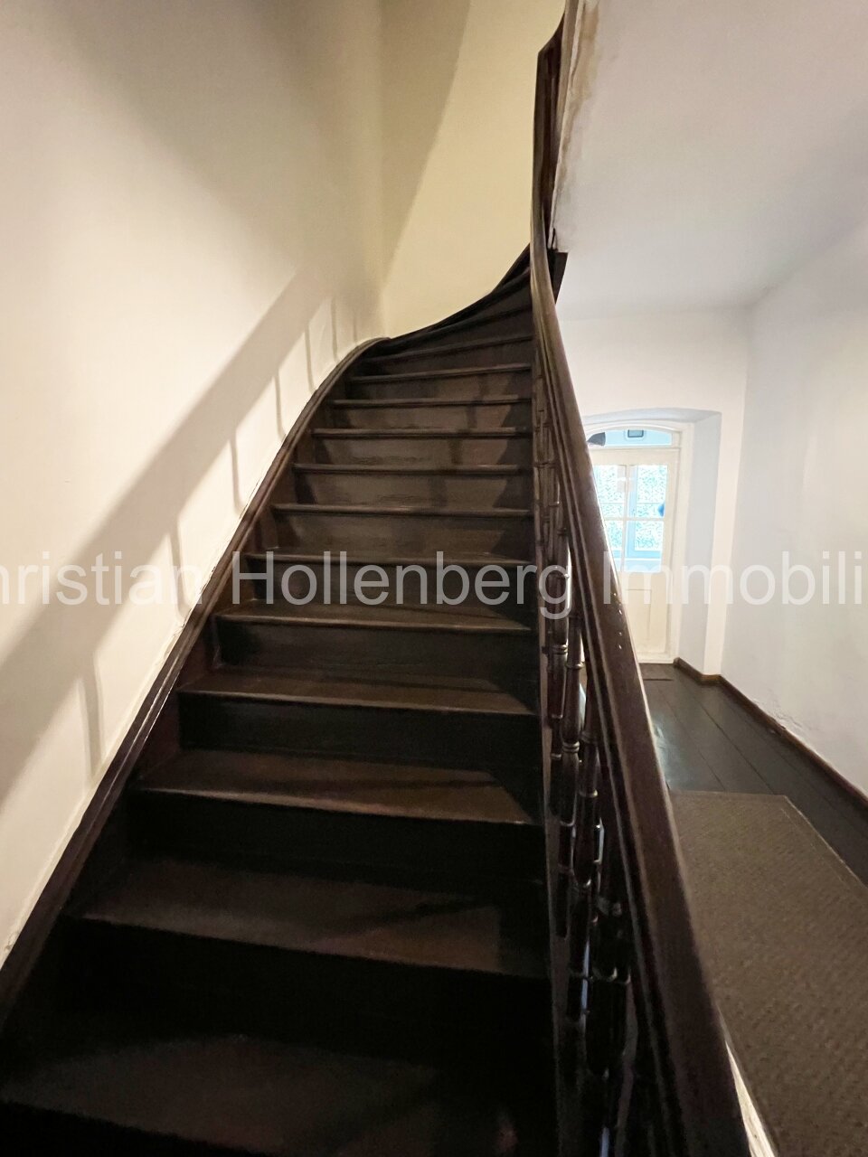 Äußerst gepflegtes 3-Familienhaus mit DG-Ausbaureserve