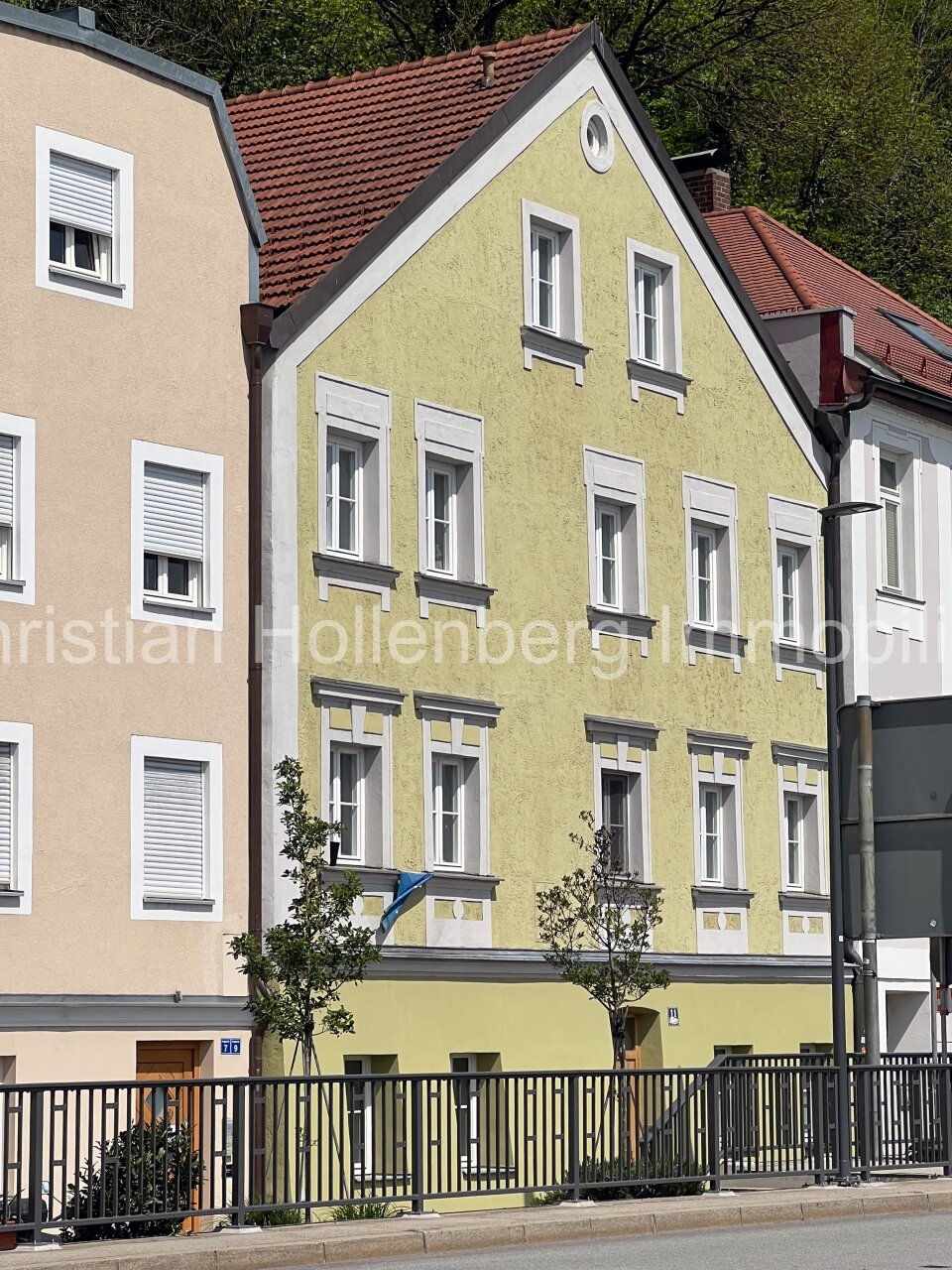 Äußerst gepflegtes 3-Familienhaus mit DG-Ausbaureserve