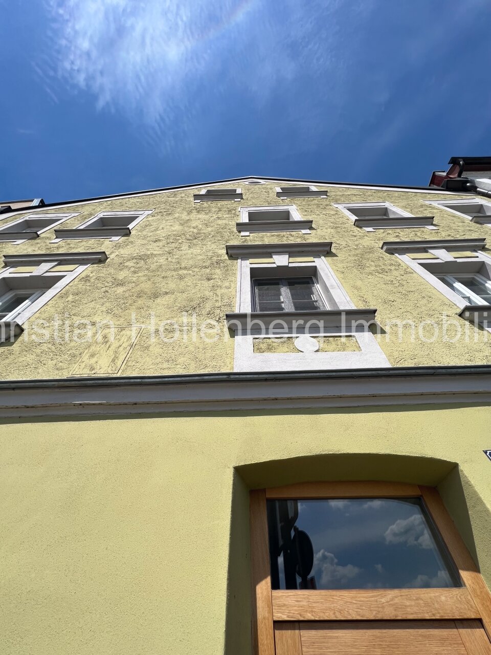 Äußerst gepflegtes 3-Familienhaus mit DG-Ausbaureserve