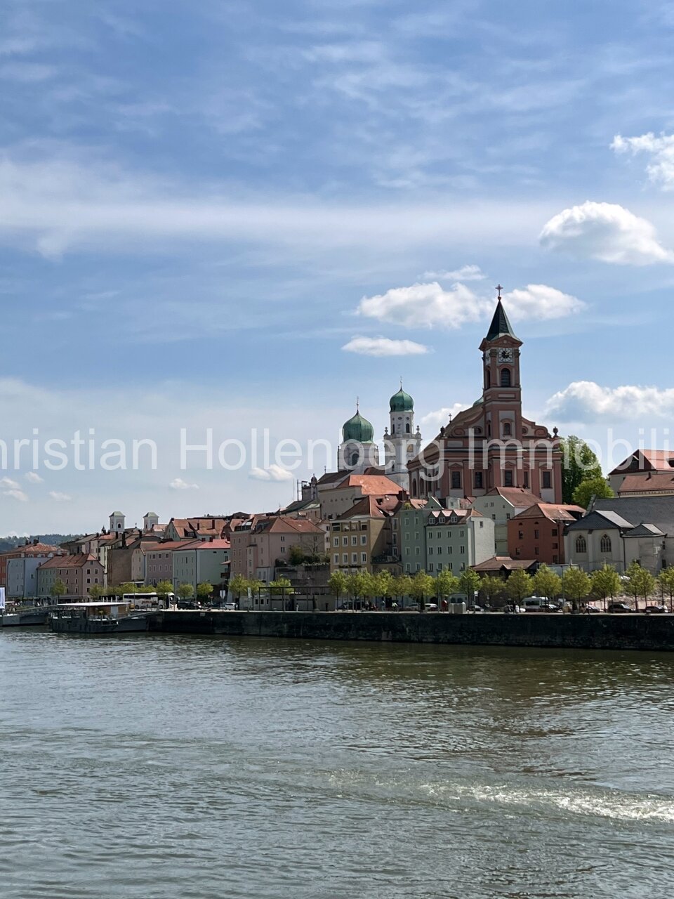 Äußerst gepflegtes 3-Familienhaus mit DG-Ausbaureserve