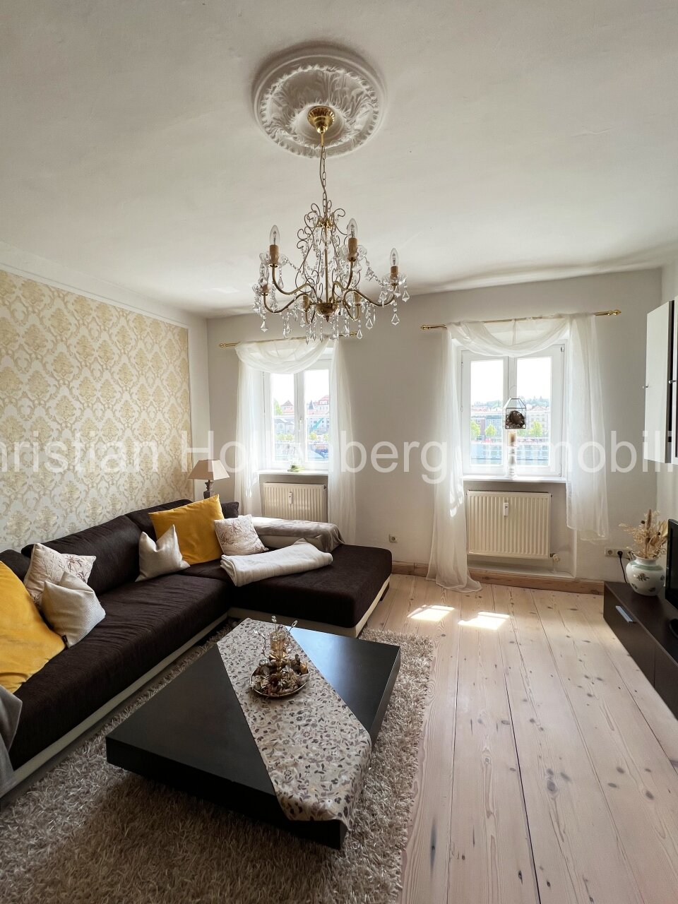 Äußerst gepflegtes 3-Familienhaus mit DG-Ausbaureserve