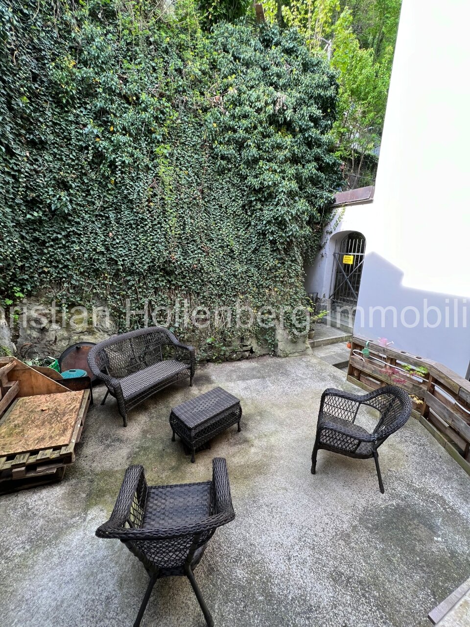 Äußerst gepflegtes 3-Familienhaus mit DG-Ausbaureserve