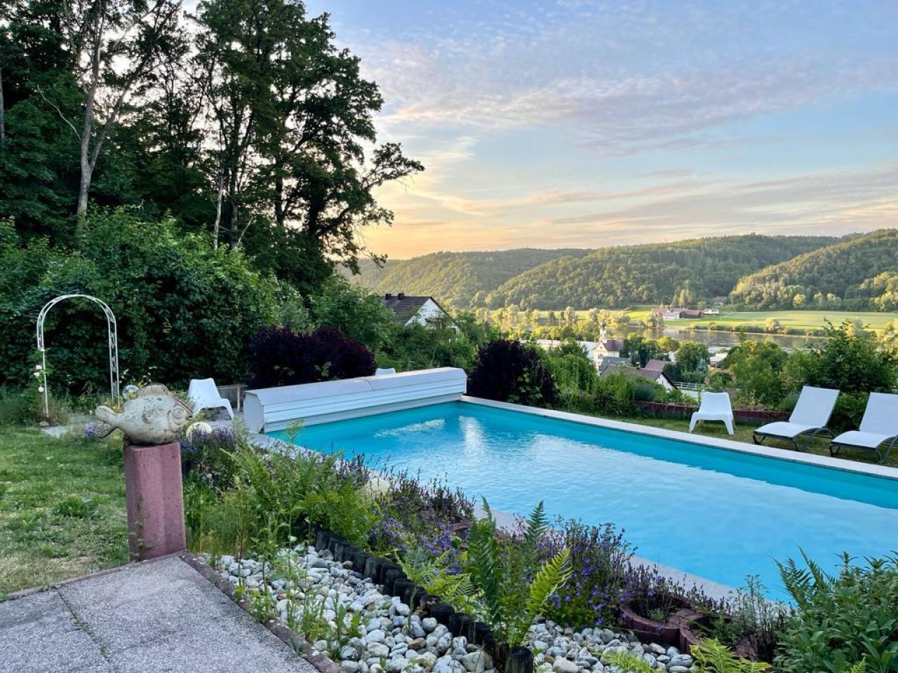 Pool vor Sonnenuntergang Pool vor Sonnenuntergang